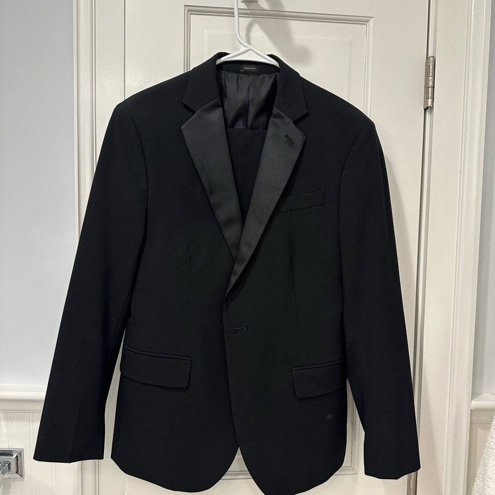 JF J. Ferrar Elegant Black Tuxedo